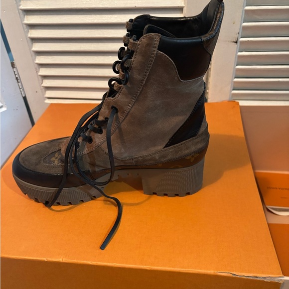“Authentic Louis Vuitton Combat Boots – Size 38 & half - Picture 13 of 16